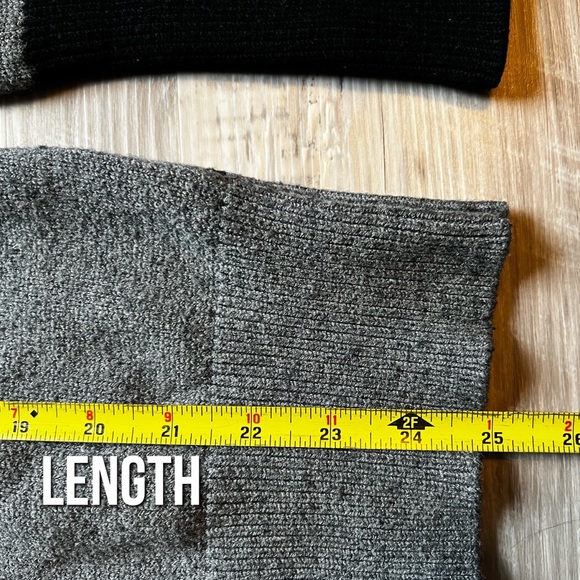 PattyBoutik : grey & black colorblock boatneck sweater - Picture 15 of 15